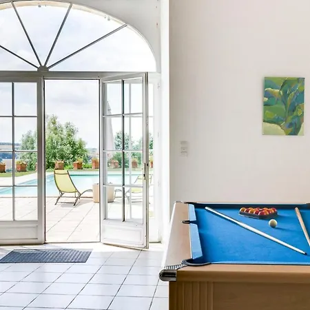 Sleeps 16 Pool Wifi *