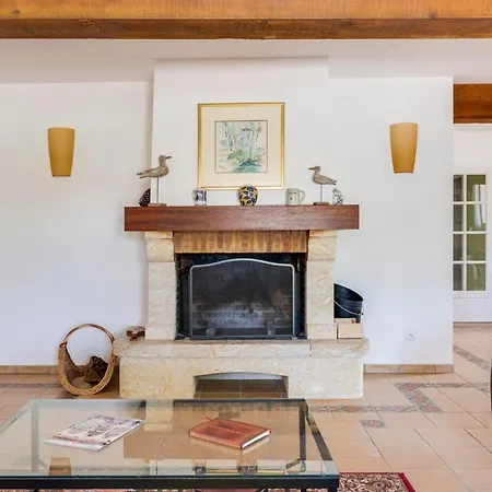 Sleeps 16 Pool Wifi * Béraut