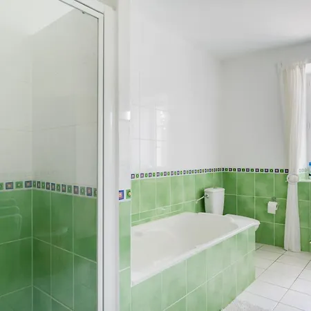 Sleeps 16 Pool Wifi * Béraut